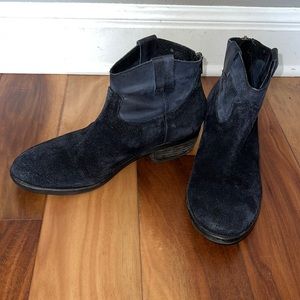 Steve Madden blue suede booties size 9.5